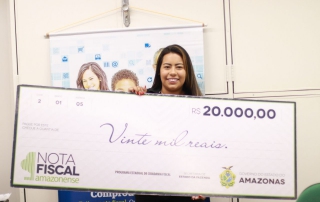 Vitória Andrya ganhadora de 20 mil no sorteio da Campanha Nota Fiscal Amazonense