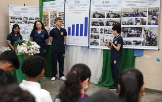 Sefaz - Alunos da escola da Escola Estadual Ruy Araújo, aprensentam projeto sobre Educação Fiscal - foto - divulgação